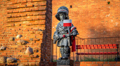 pomnik małego powstańca w warszawie