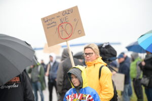 Na zdjęciu uczestnicy społecznego protestu w Tarnowie Podgórnym