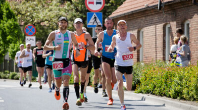 Zdjęcie biegaczy wykonane podczas jednej z edycji sportowej imprezy Bieg Lwa w Tarnowie Podgórnym