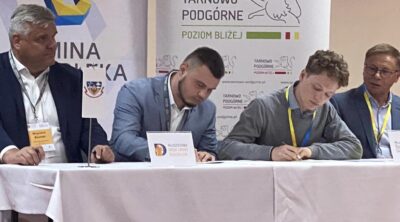 Spotkanie Młodzieżowych Rad Gmin Tarnowo Podgórne i Długołęka - podpisanie umowy o współpracy