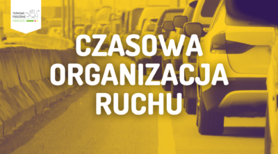 Żółta tablica z samochodami, napis Czasowa Organizacja Ruchu.