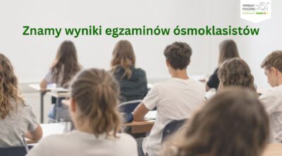 grafika uczniowie siedzący w ławkach i napis znamy wyniki egzaminów ósmoklasistów